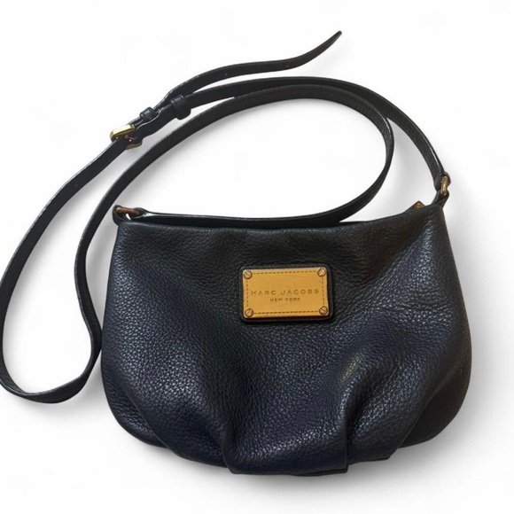 Marc Jacobs Handbags - Marc Jacobs Black Leather Crossbody Bag